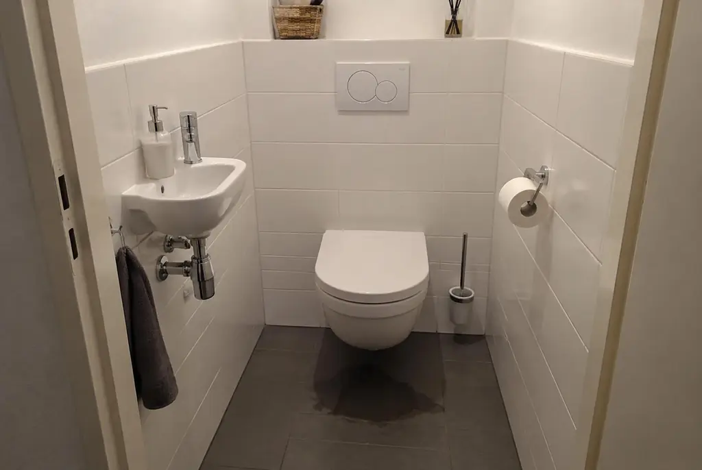 Lekdetectie Oldebroek – natte vloer bij een toilet